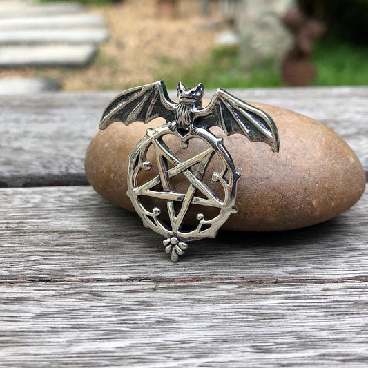 Bat Totem Vampire Pentagram Pendant/Necklace