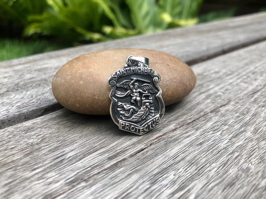 Archangel Saint Michael Guardian Angelo Pendant/Necklace