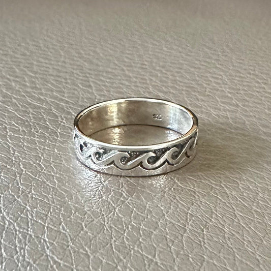 Wave Band Fashion Ring