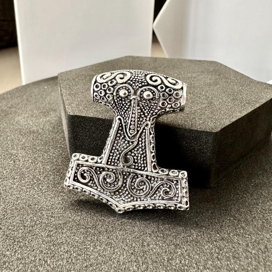 Thor's Hammer Viking Odinson Mjolnir Pendant/Necklace