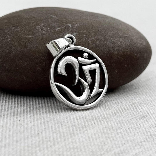 Ohm/Om Buddhism Hindi Talisman Swastika Pendant/Necklace