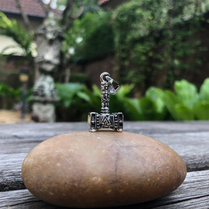 Thor's Hammer Mjölnir Pendant/Necklace