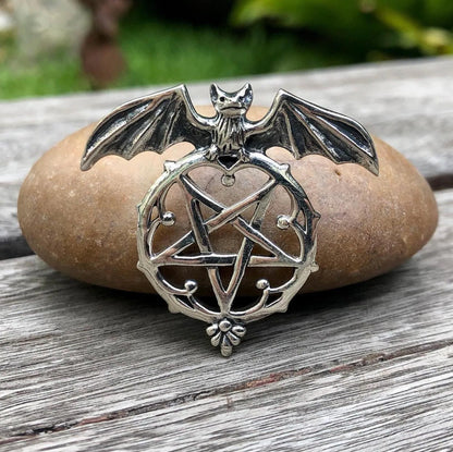 Bat Totem Vampire Pentagram Pendant/Necklace