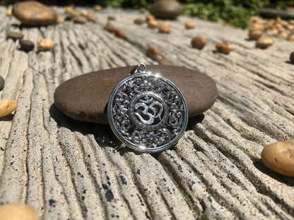 Ohm/Om Mandala Buddhism Hindi Talisman Pendant/Necklace