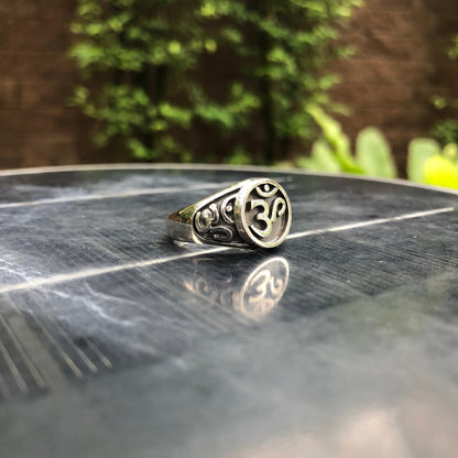 Om/Ohm Ring