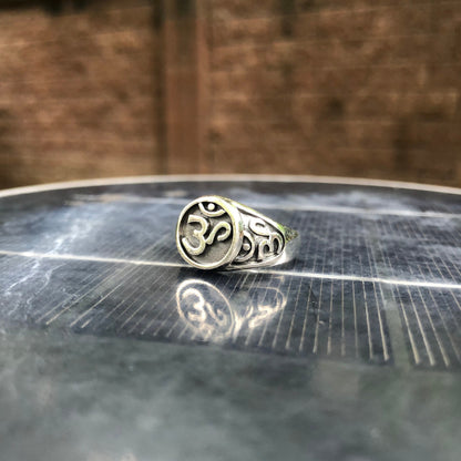 Om/Ohm Ring
