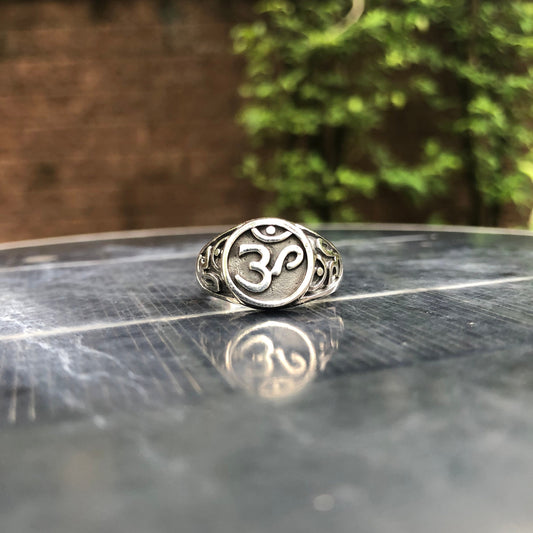 Om/Ohm Ring