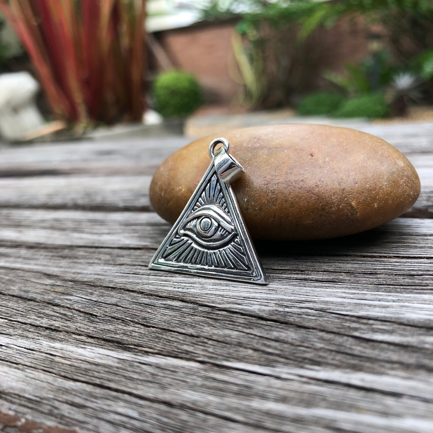 Egypt Eye of Horus Pyramid Pendant/Necklace