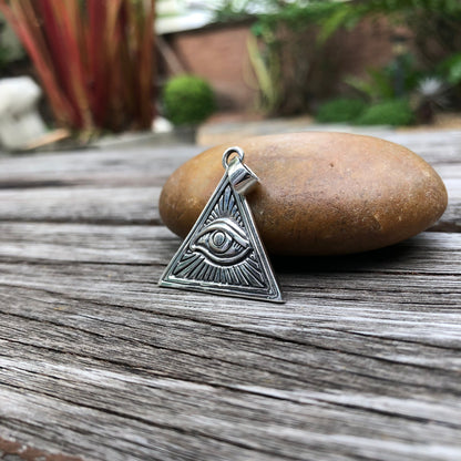 Egypt Eye of Horus Pyramid Pendant/Necklace