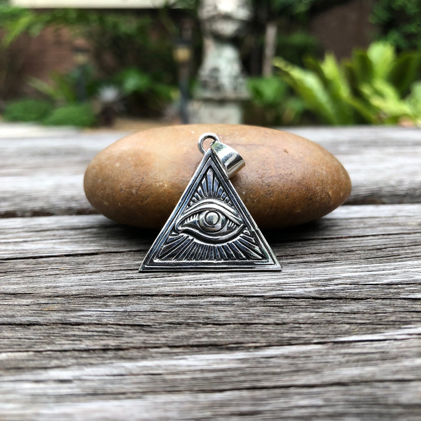 Egypt Eye of Horus Pyramid Pendant/Necklace