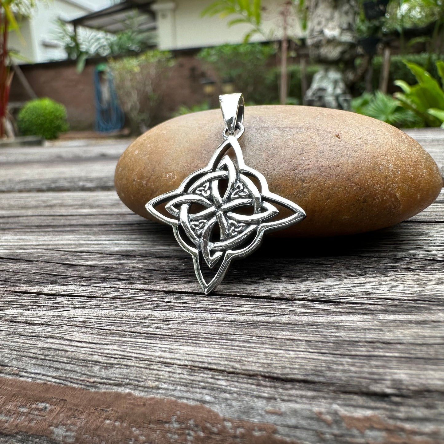 Witch's Knot Wiccan Pendant/Necklace
