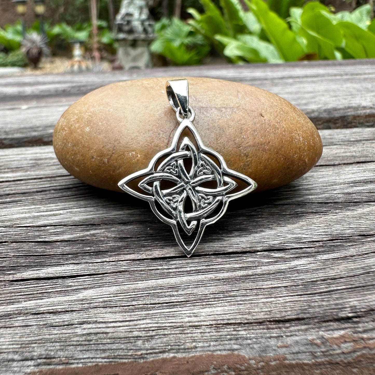 Witch's Knot Wiccan Pendant/Necklace