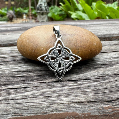 Witch's Knot Wiccan Pendant/Necklace