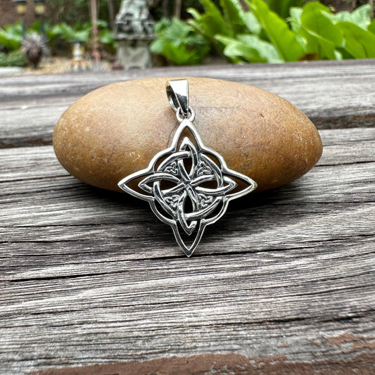 Witch's Knot Wiccan Pendant/Necklace