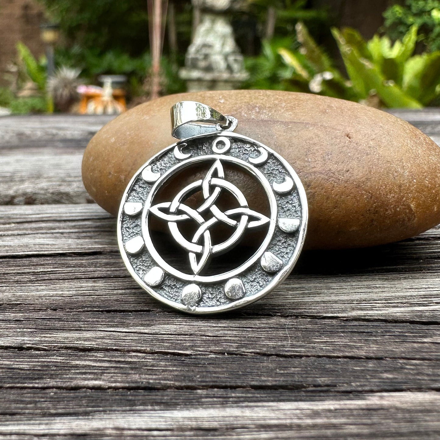 Witch's Knot Celtic Magic Knot Wiccan Pendant/Necklace