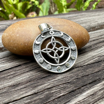 Witch's Knot Celtic Magic Knot Wiccan Pendant/Necklace