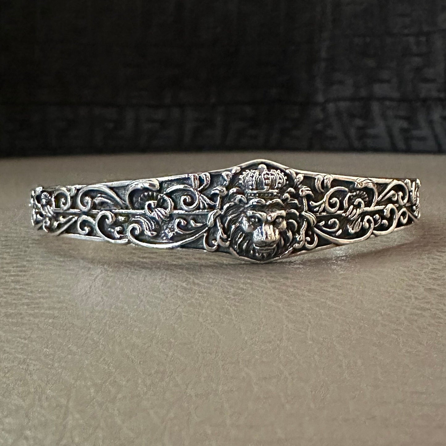Lion Leo Constellation León King of Beast Cuff Bracelet