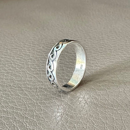 Wave Band Fashion Ring