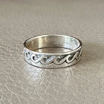 Wave Band Fashion Ring