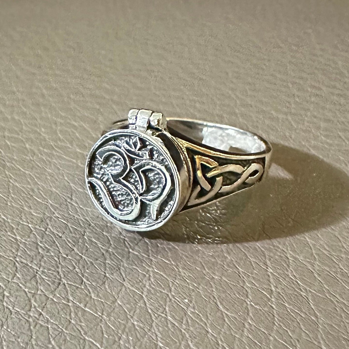 Ohm/Om Buddhism Hindi Symbol Sanskrit  Locket Ring
