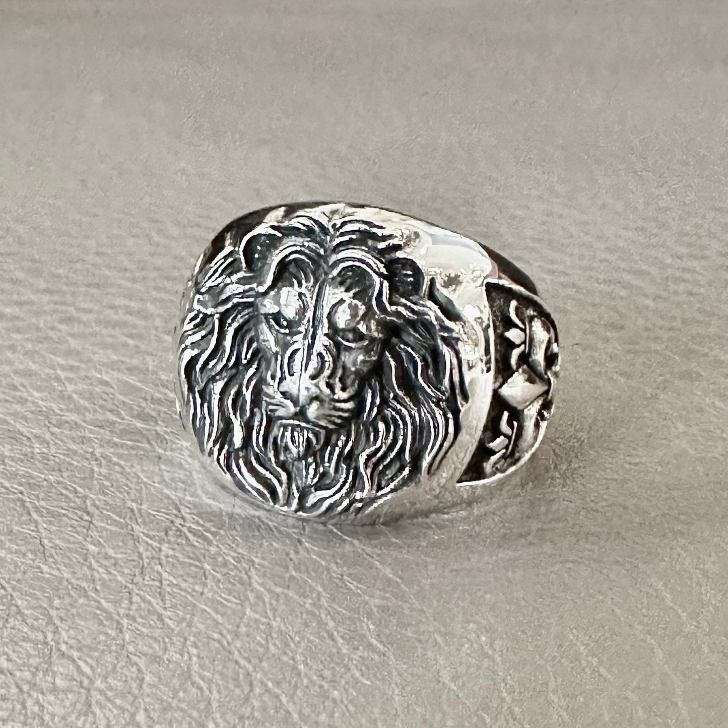 Lion Musketeers Fleur De Lis Lily Flower Leo Ring