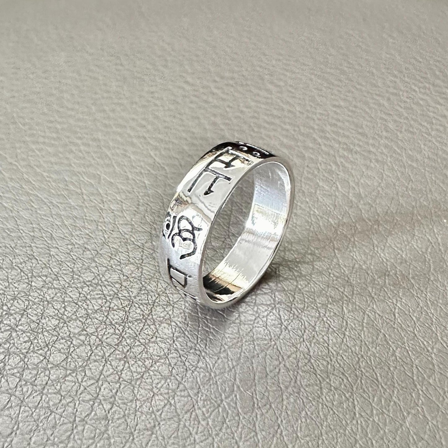 Ohm/Om Buddhism Hindi Sanskrit Talisman Ring