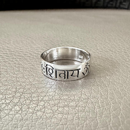 Ohm/Om Buddhism Hindi Sanskrit Talisman Ring