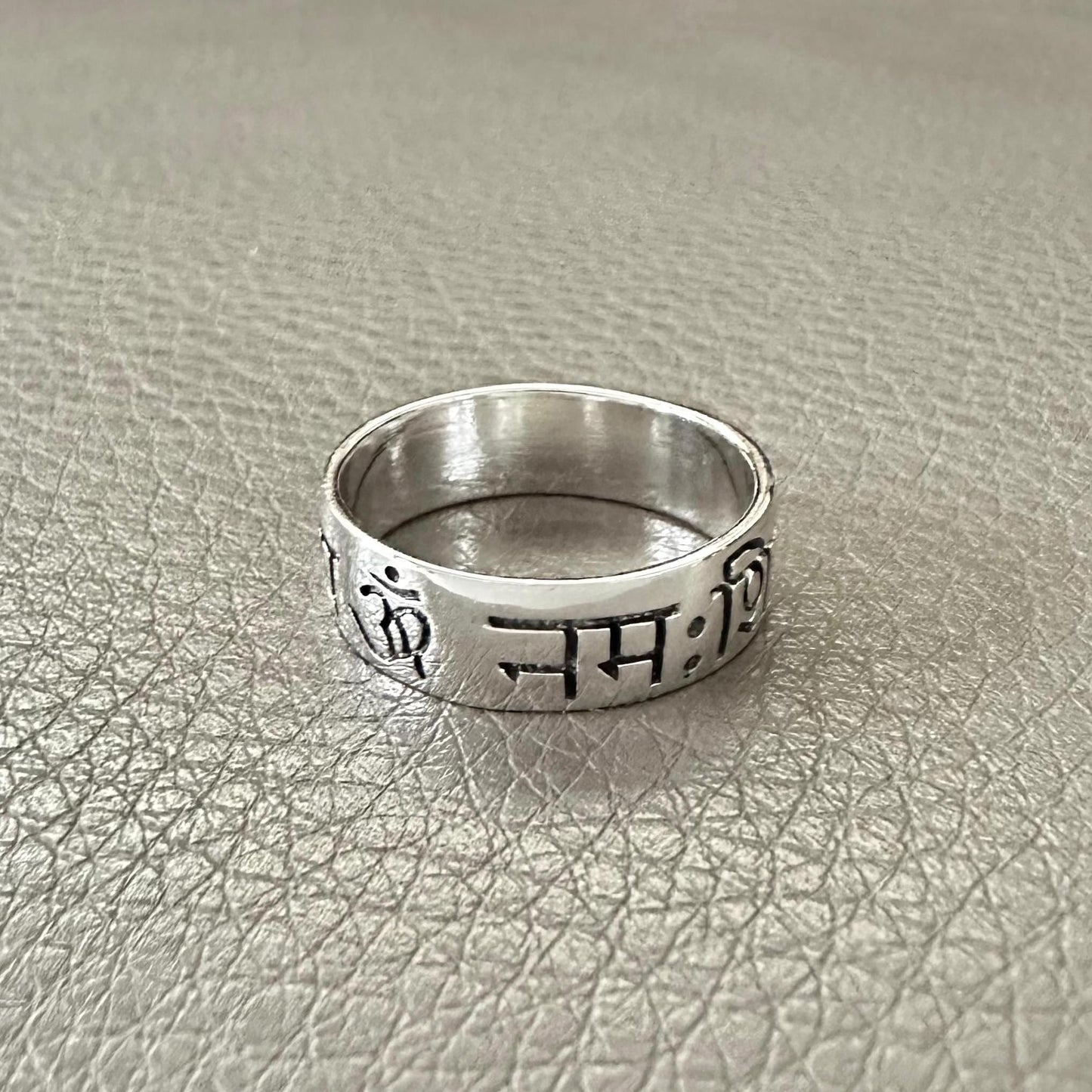 Ohm/Om Buddhism Hindi Sanskrit Talisman Ring