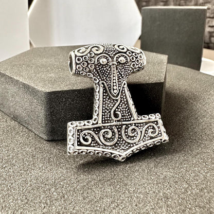 Thor's Hammer Viking Odinson Mjolnir Pendant/Necklace