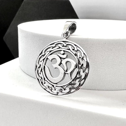 Ohm/Om Buddhism Hindi Yoga Talisman Swastika Pendant/Necklace