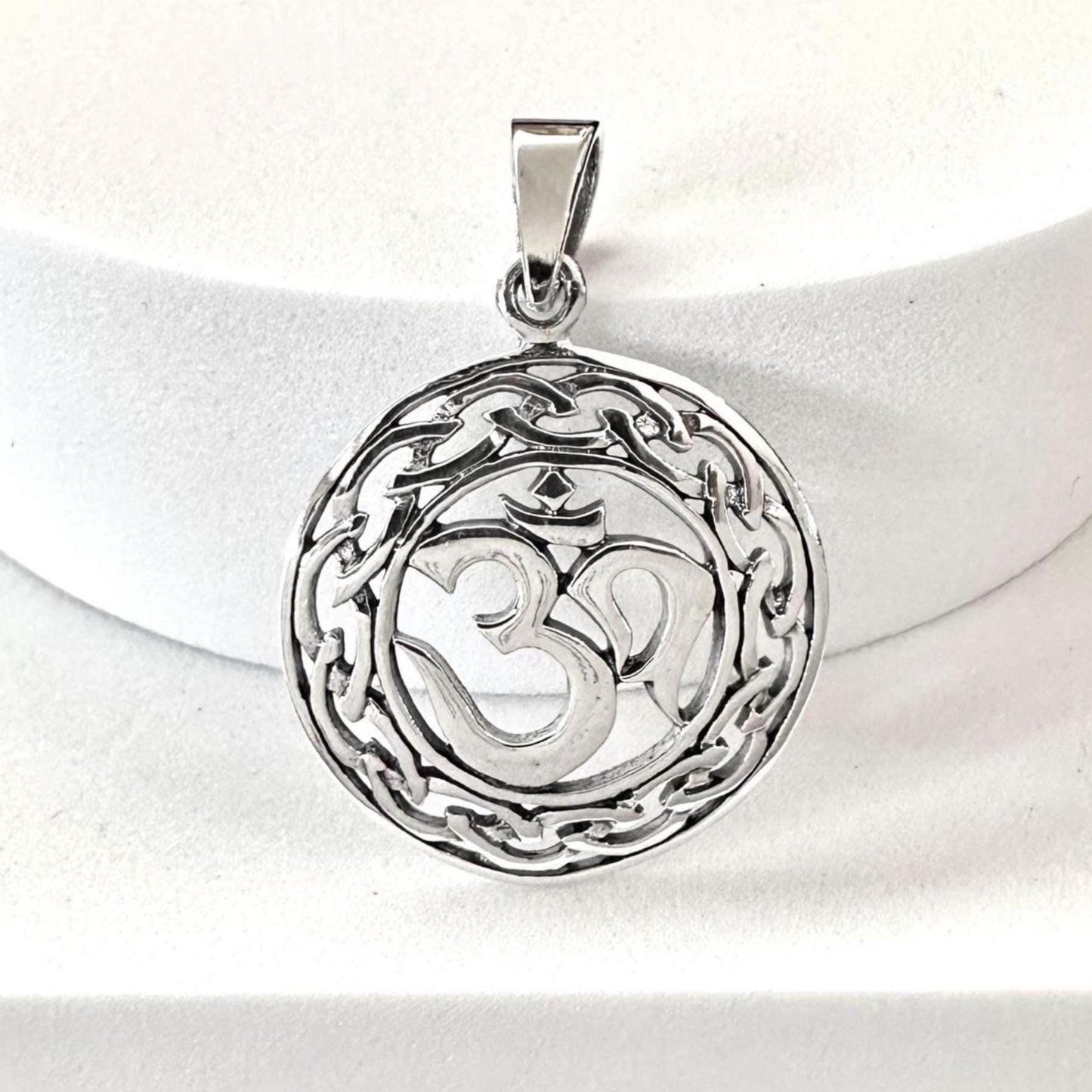 Ohm/Om Buddhism Hindi Yoga Talisman Swastika Pendant/Necklace