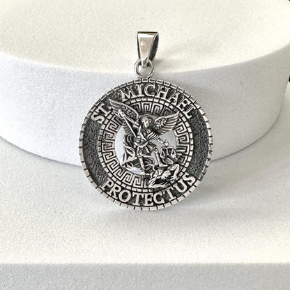 Archangel Saint Michael Guardian Angelo Pendant/Necklace