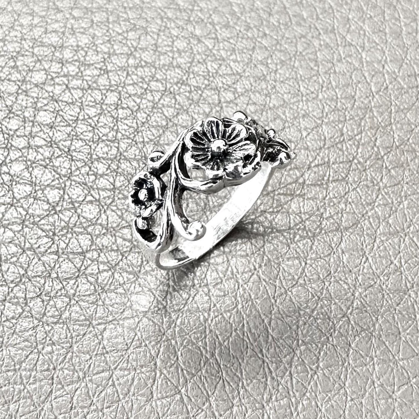 Daisy Flower Netherlands National Ring