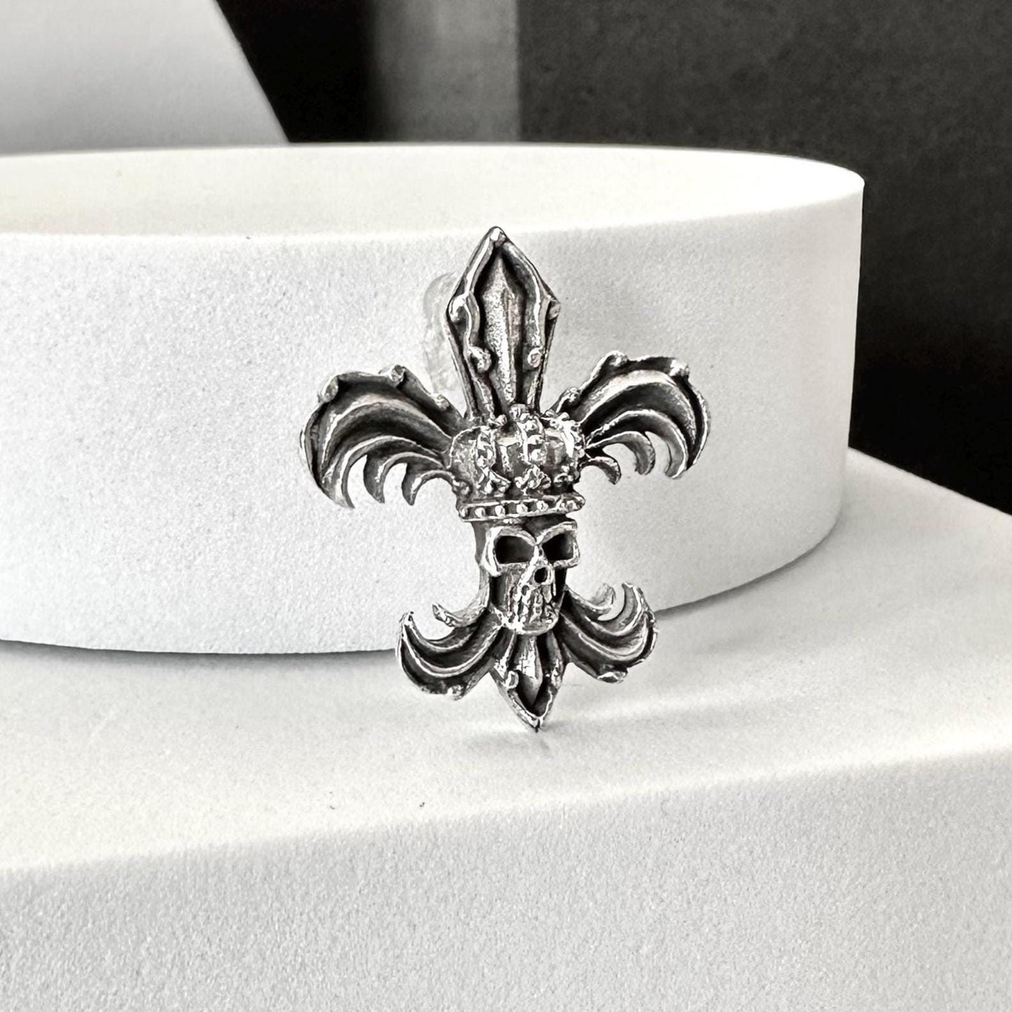 Fleur De Lis Musketeer Lily Flower Skull Pendant/Necklace