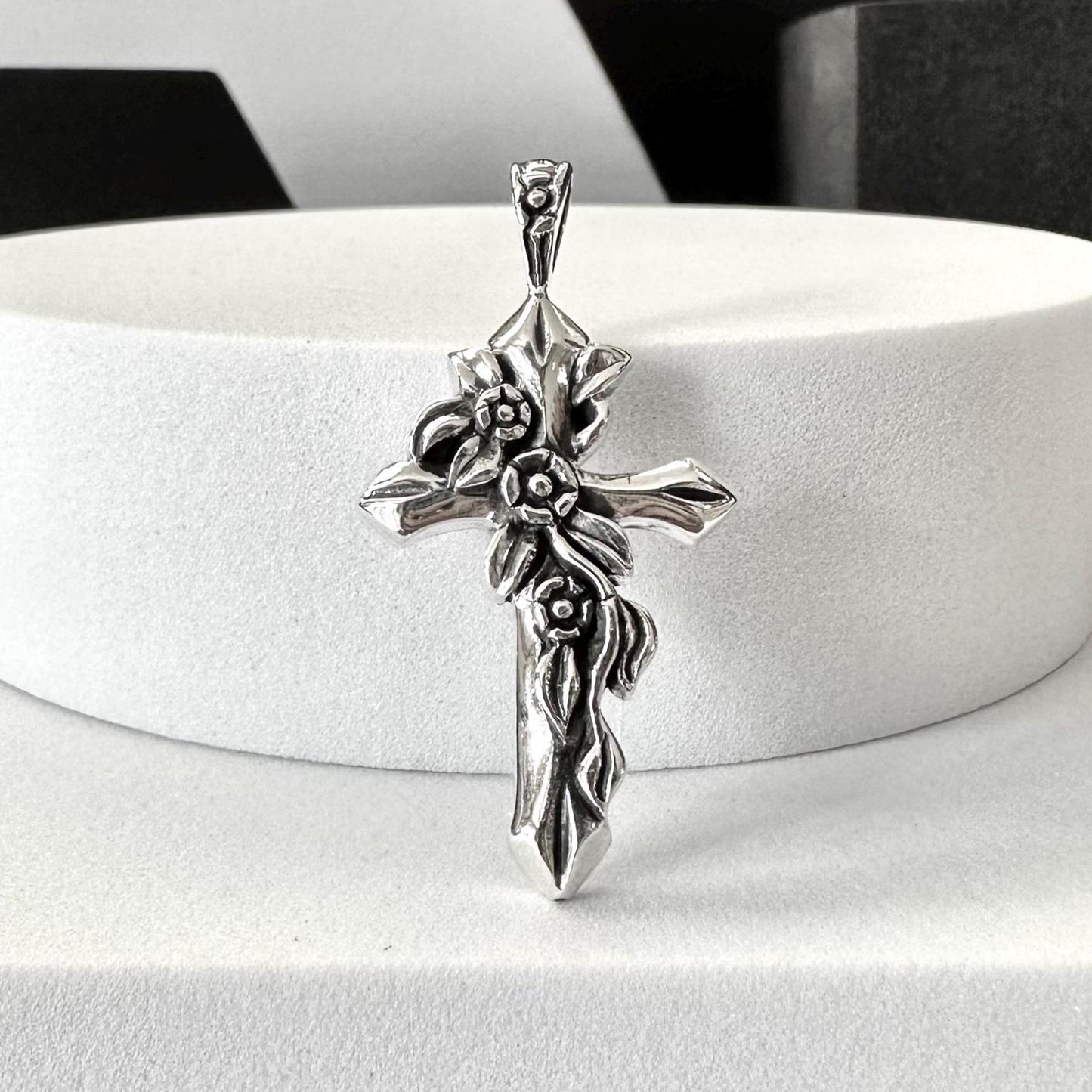 Christian Jesus Crucifix Cross Pendant/Necklace