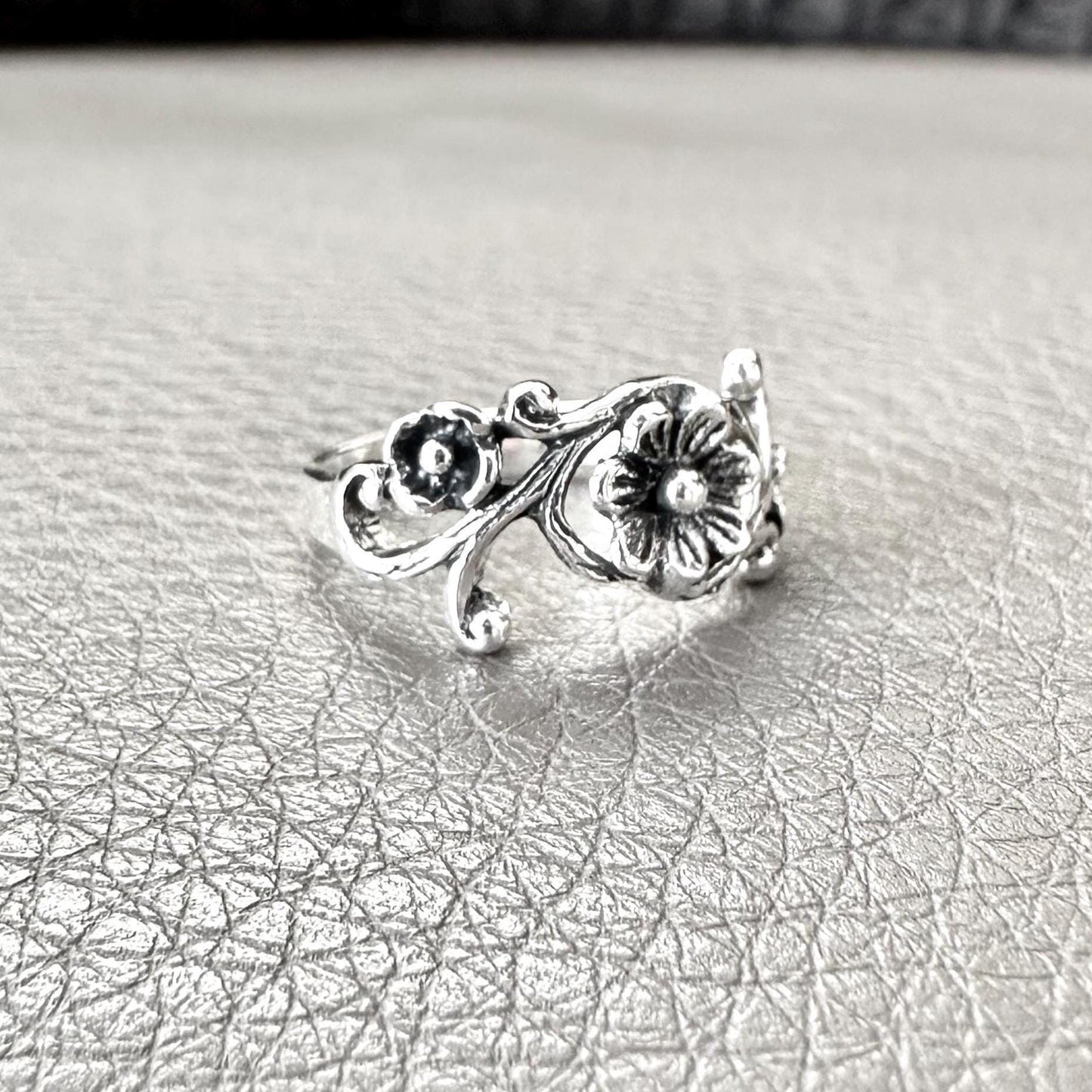 Daisy Flower Netherlands National Ring