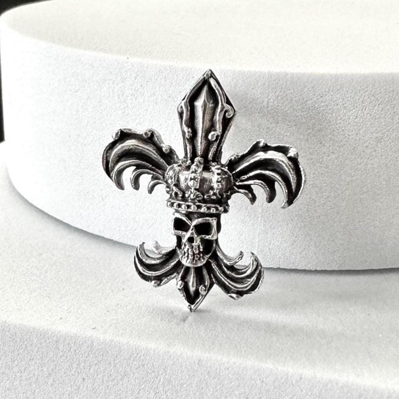 Fleur De Lis Musketeer Lily Flower Skull Pendant/Necklace