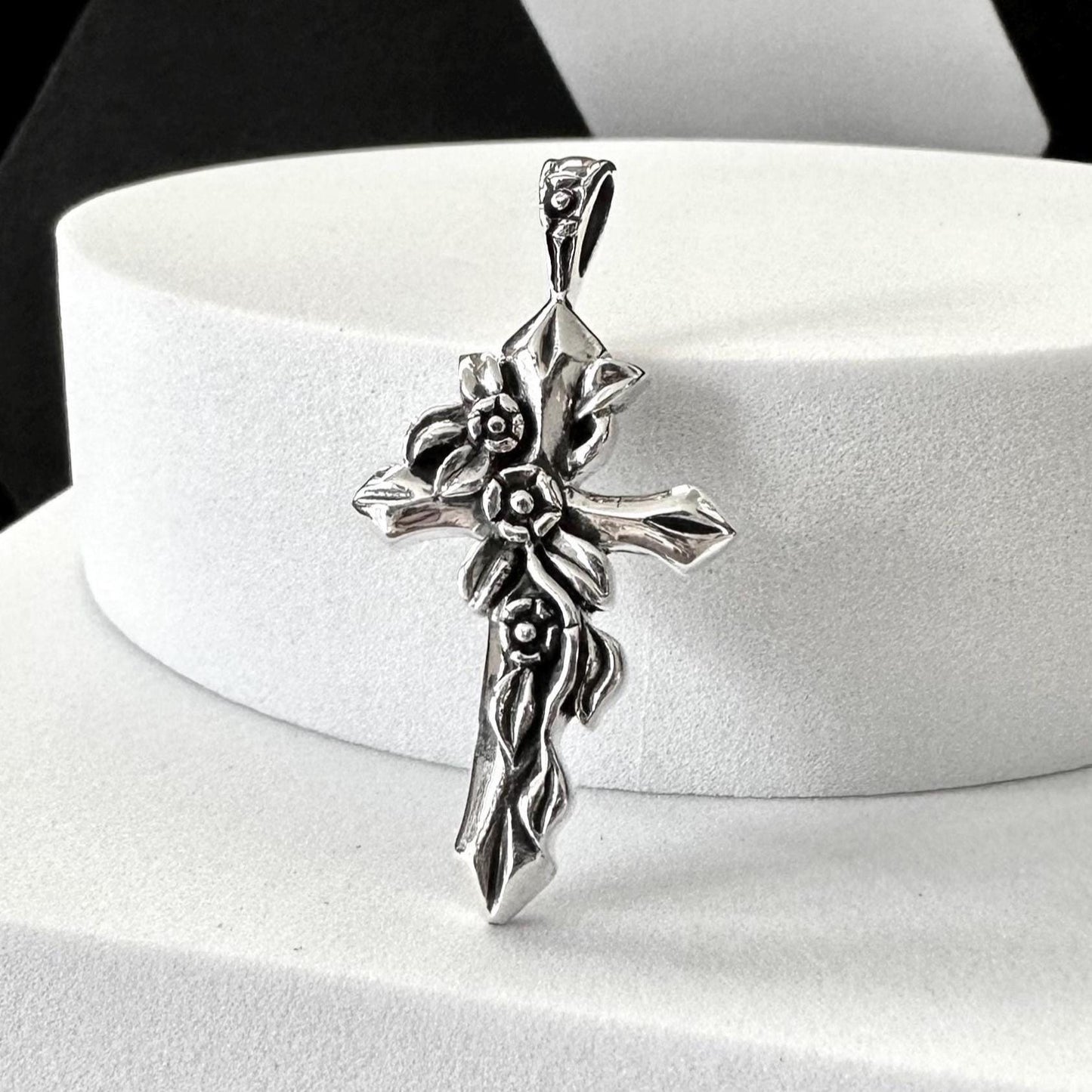 Christian Jesus Crucifix Cross Pendant/Necklace