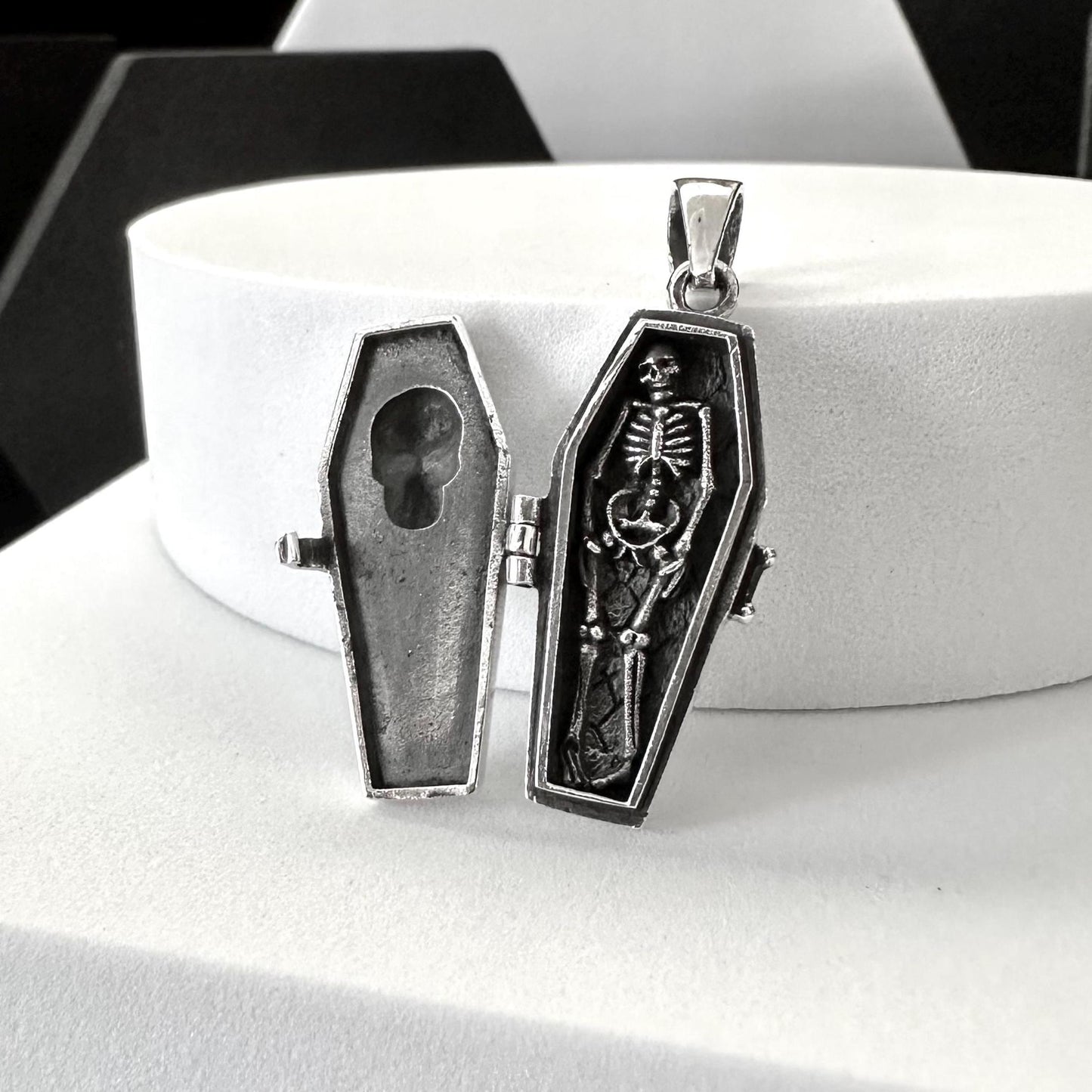 Skull Gothic Punk Skeleton Coffin Locket Pendant/Necklace