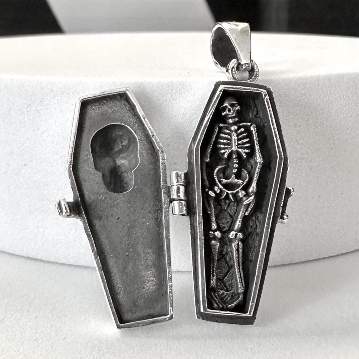 Skull Gothic Punk Skeleton Coffin Locket Pendant/Necklace