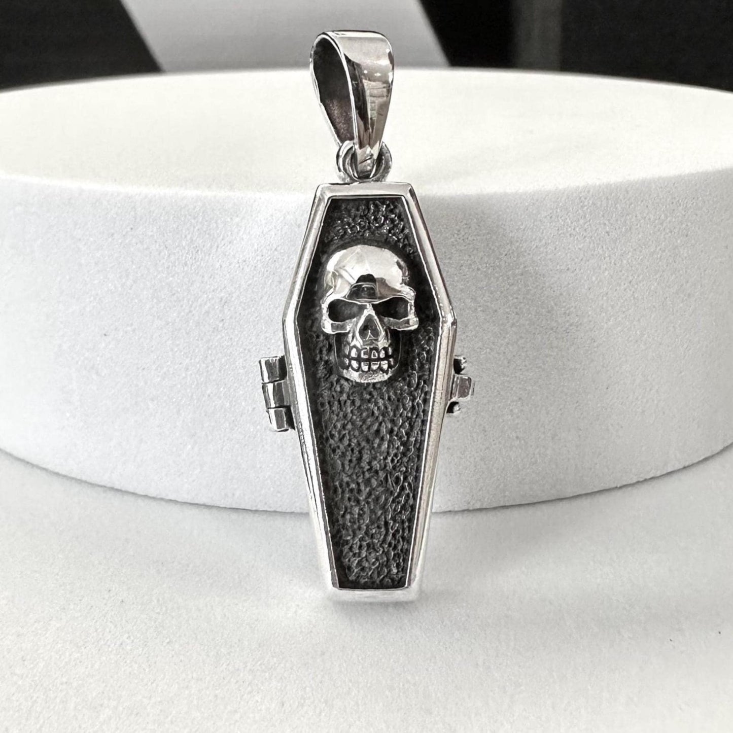 Skull Gothic Punk Skeleton Coffin Locket Pendant/Necklace