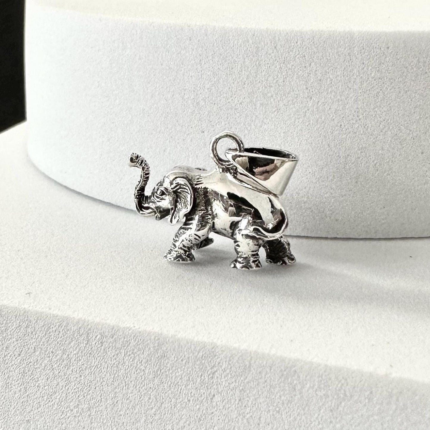 Elephant Thailand Wild Life Animal Pendant/Necklace