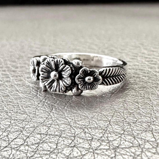 Daisy Flower Ring
