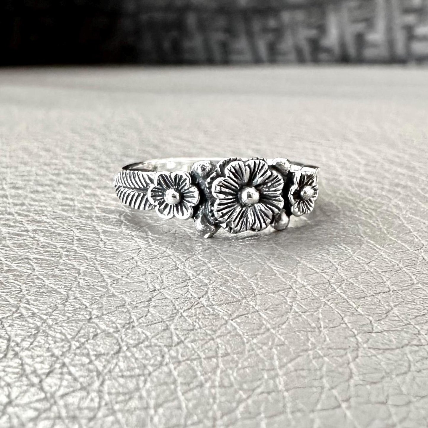 Daisy Flower Ring