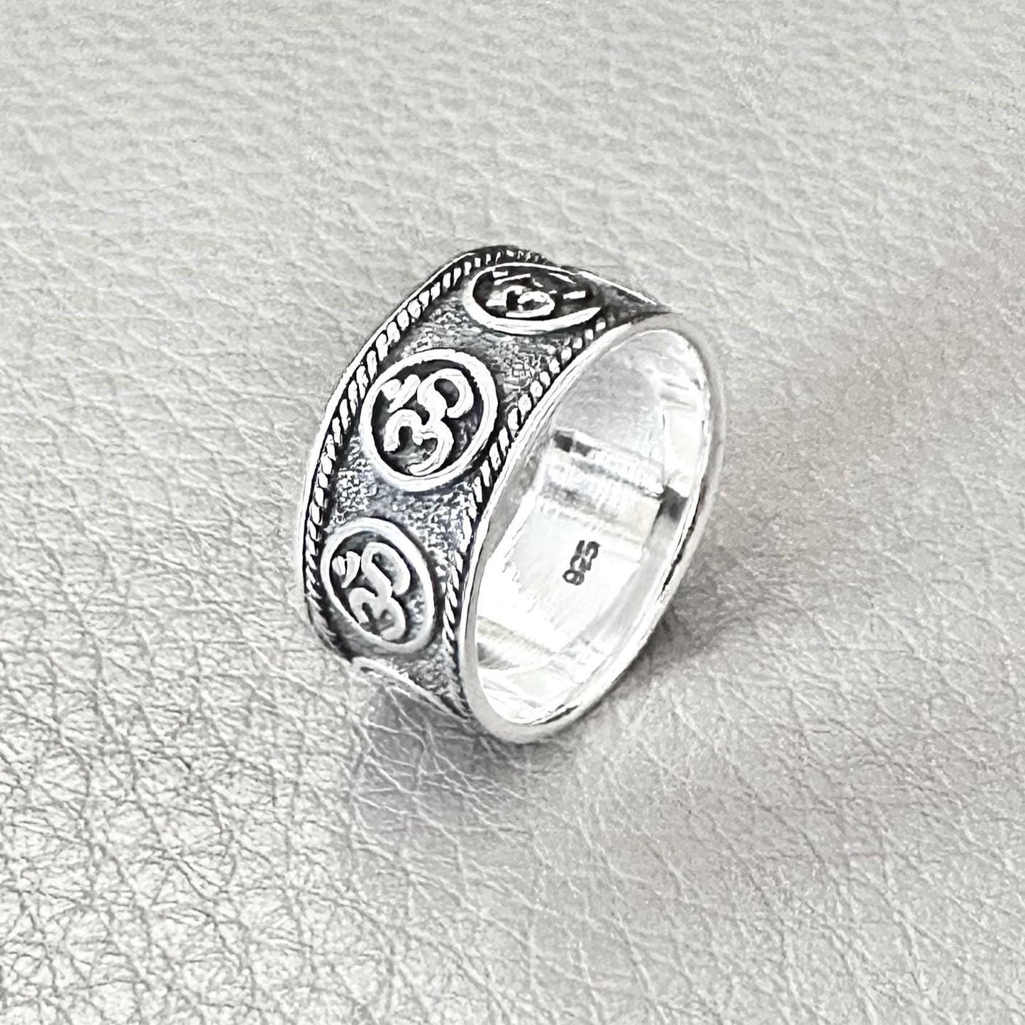Ohm/Om Ring Buddhism Hindi Talisman Ring\
