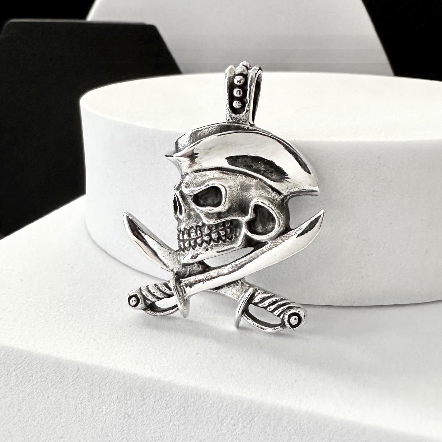 Pirate Skull Gothic Punk Skeleton Biker Fashion Pendant/Necklace