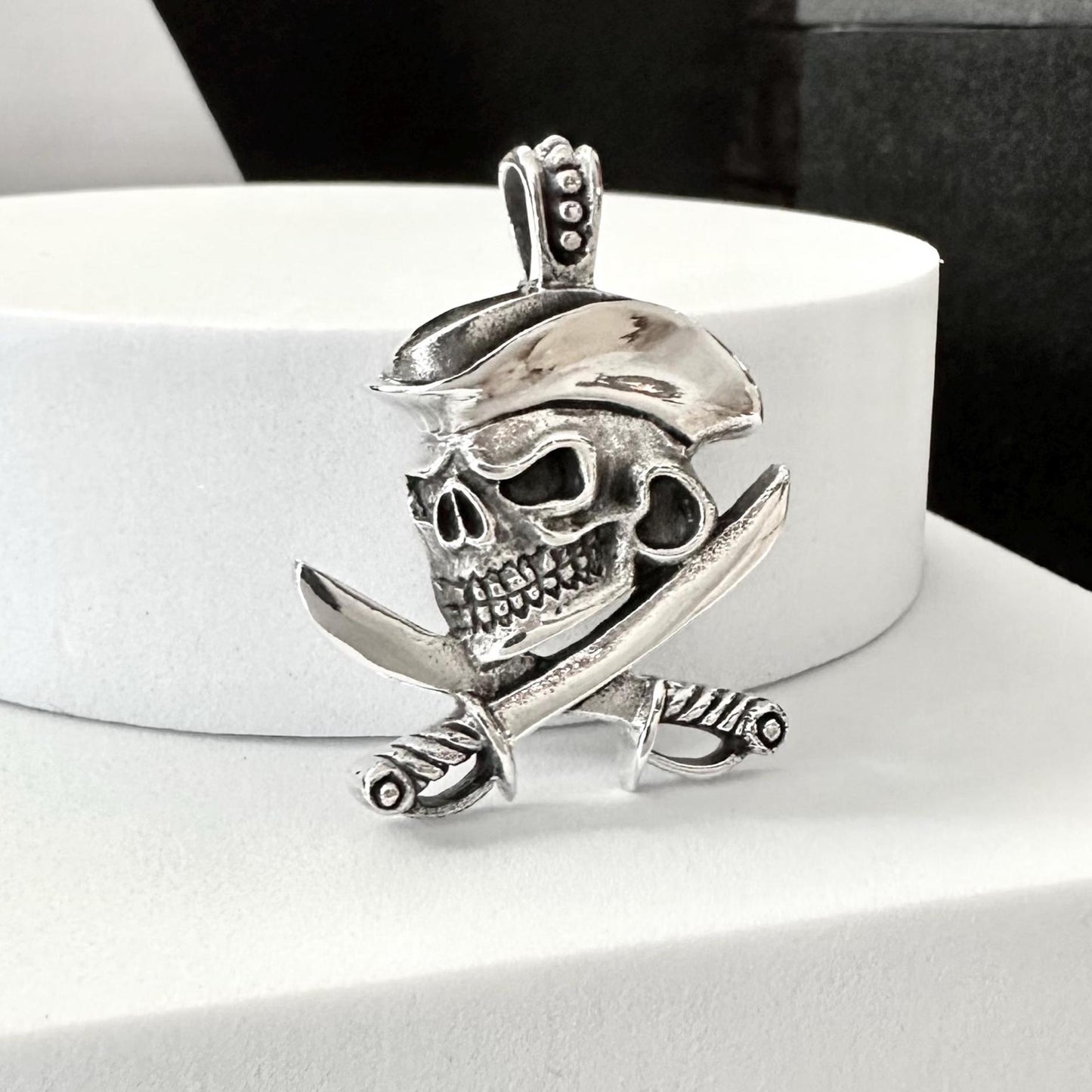 Pirate Skull Gothic Punk Skeleton Biker Fashion Pendant/Necklace