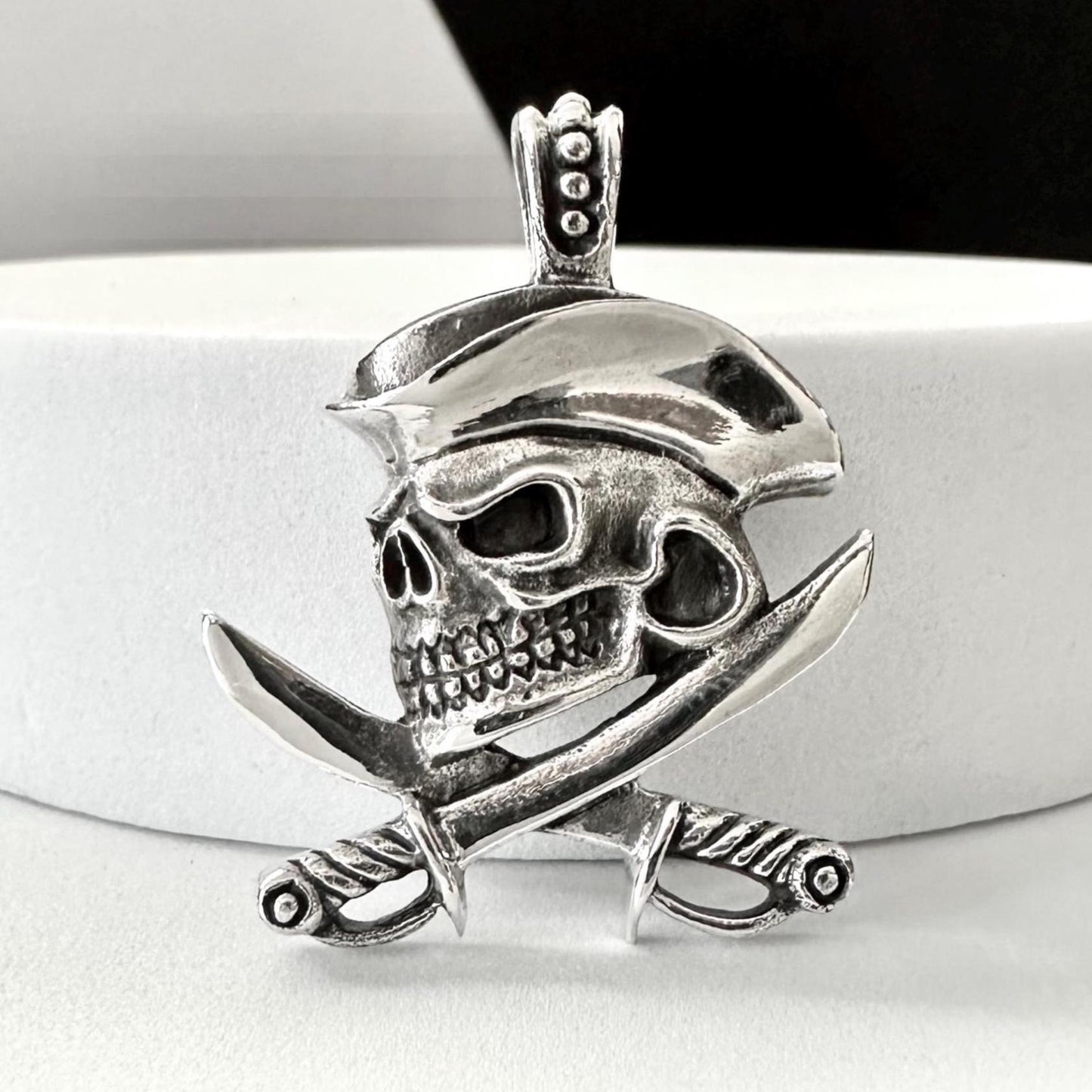 Pirate Skull Gothic Punk Skeleton Biker Fashion Pendant/Necklace