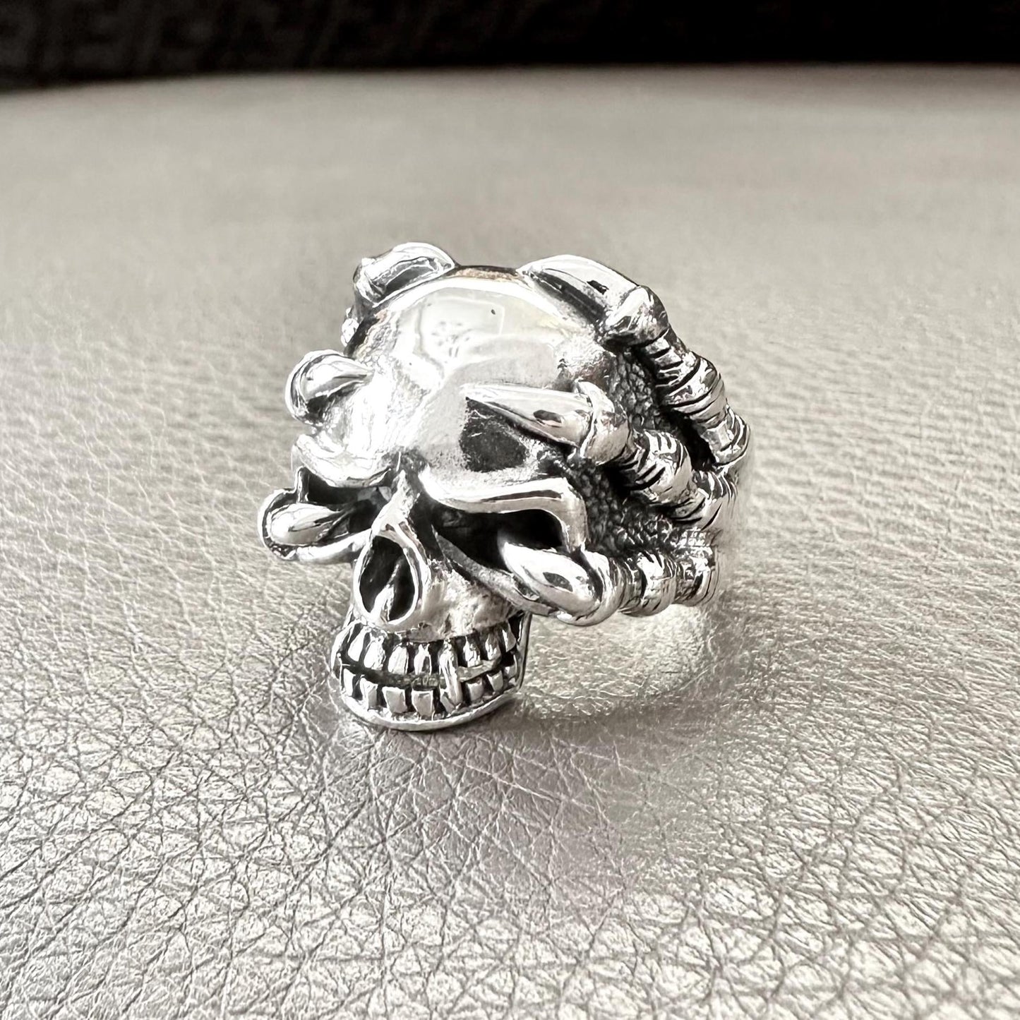Skull Gothic Monster Claw Demo Punk Biker Ring