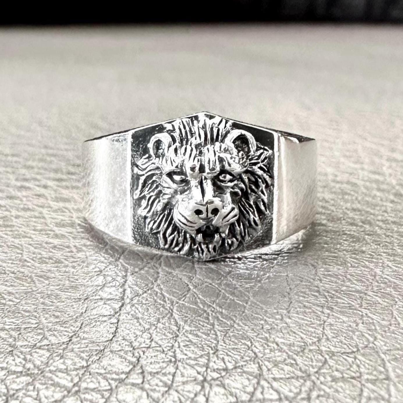 Lion Leo Zodiac King of Jungle Beast Signet Ring